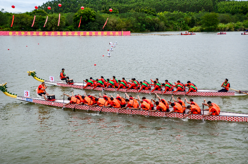 “農(nóng)行杯”2021韶關(guān)重陽水上無動力運動基地龍舟測試賽開賽3.jpg